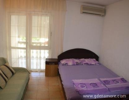 2 flotte leiligheter, , privat innkvartering i sted Sutomore, Montenegro - Apartman Prvi sprat 3